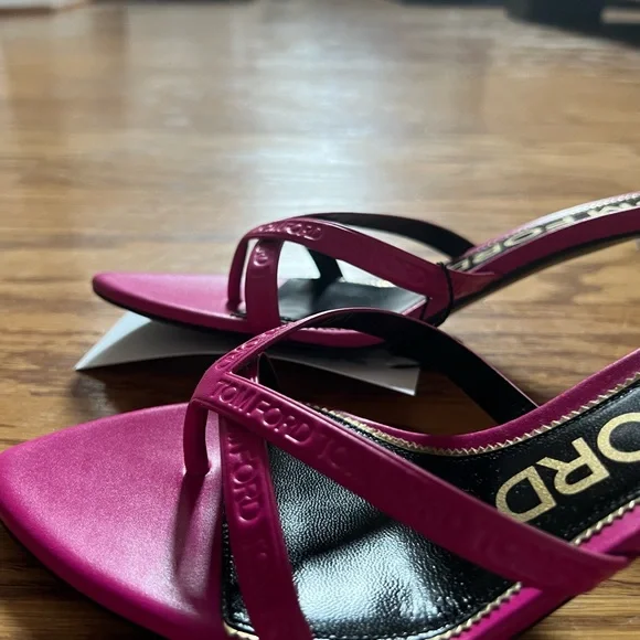 😊SOLD😊TOM FORD EMBOSSED LEATHER LOGO THONG SANDAL In 37.5 - Picture 6 of 8